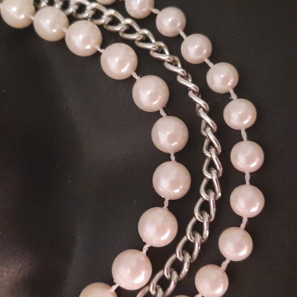 White Faux Pearl & Chain 3 Strand Necklace..Look - Picture 3 of 4